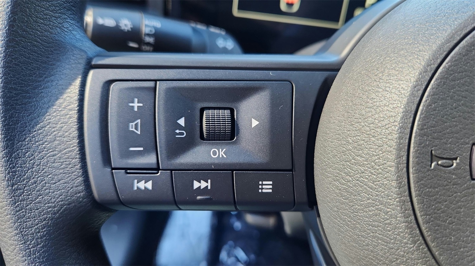 2025 Nissan Kicks SV photo 25