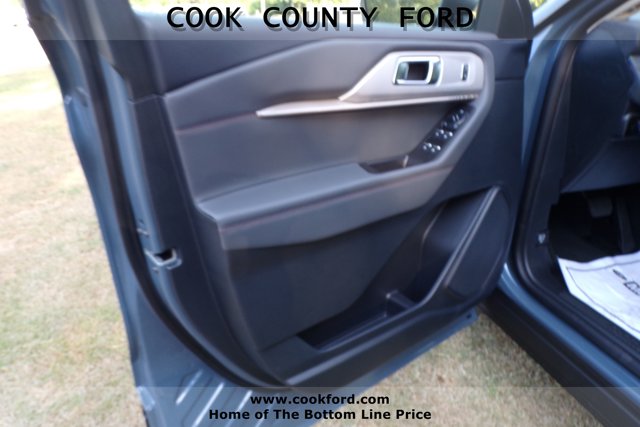 2025 Ford Explorer photo 12