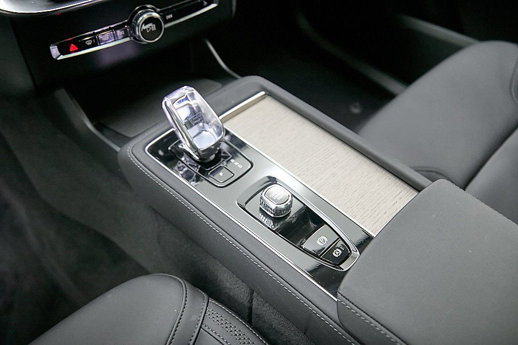 2026 VOLVO XC90 - Image 16