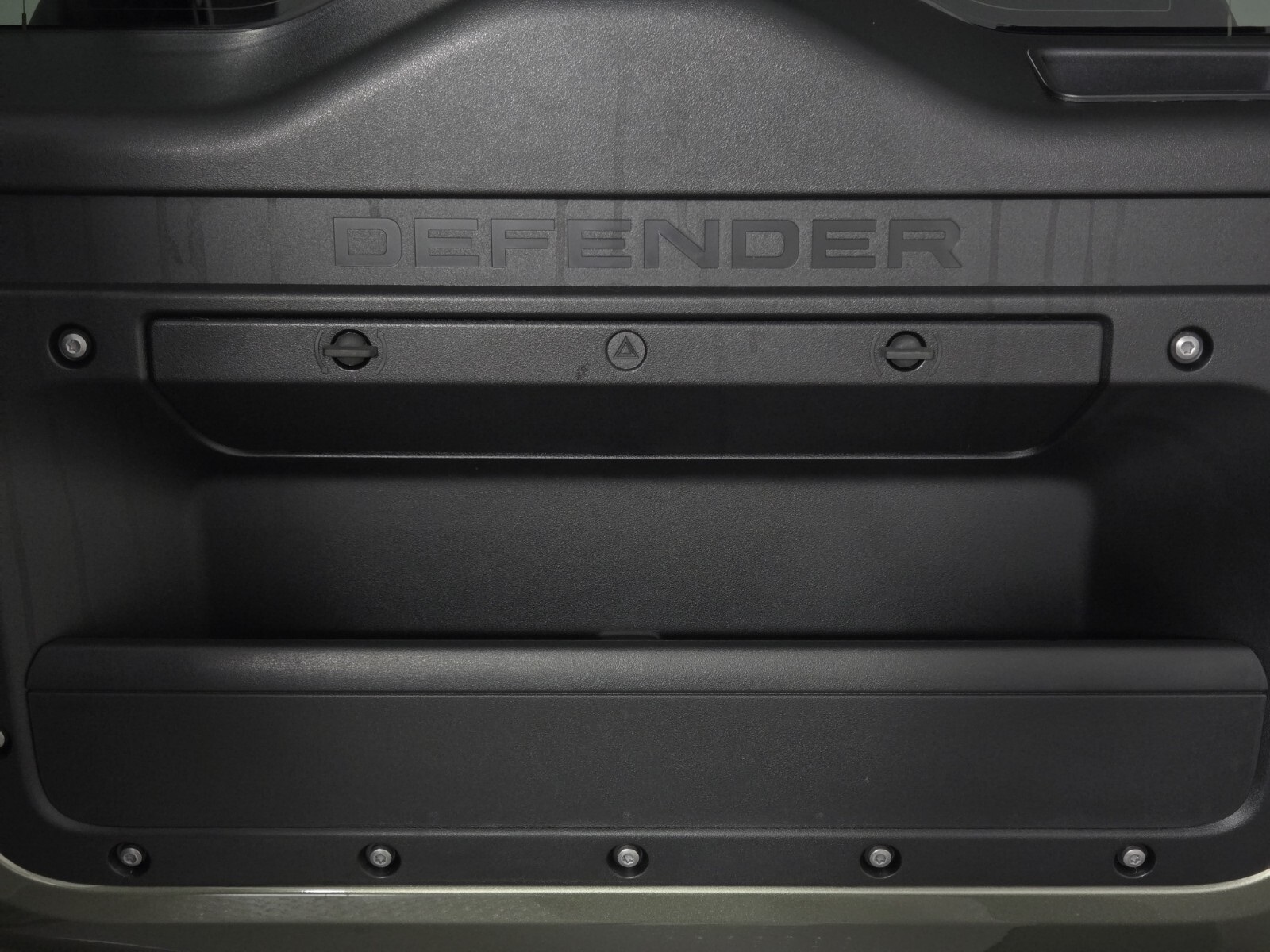 2025 Land Rover Defender X-Dynamic SE photo 13
