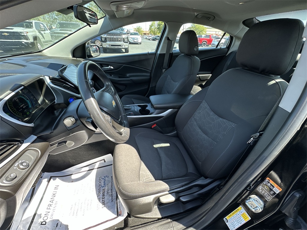 2018 Chevrolet Volt LT photo 11