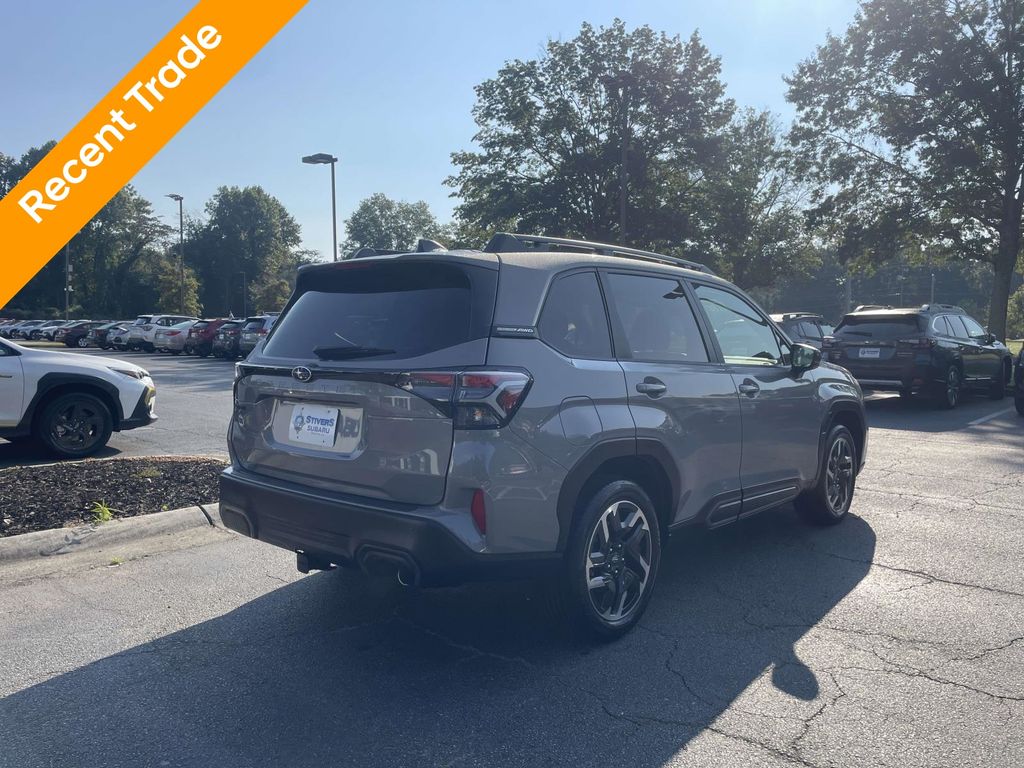 2025 Subaru Forester Limited Base photo 2