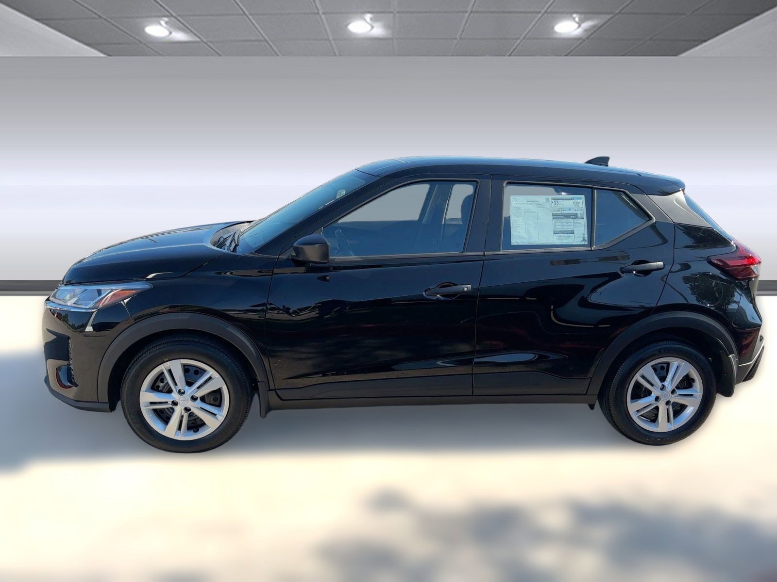 2025 Nissan Kicks Play S photo 2