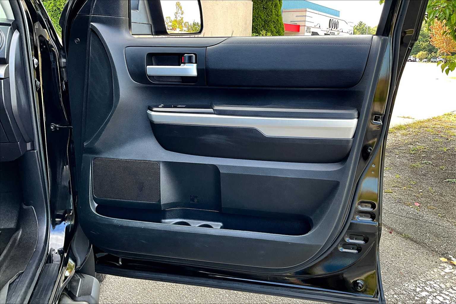 2017 Toyota Tundra SR5 photo 22
