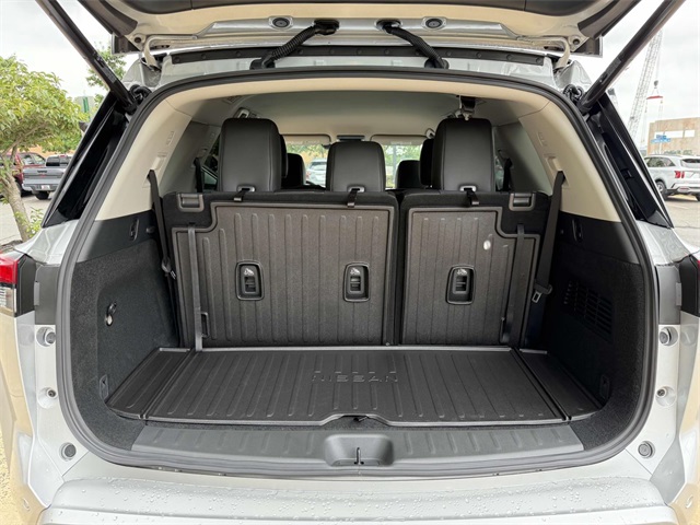 2025 Nissan Pathfinder SL photo 31