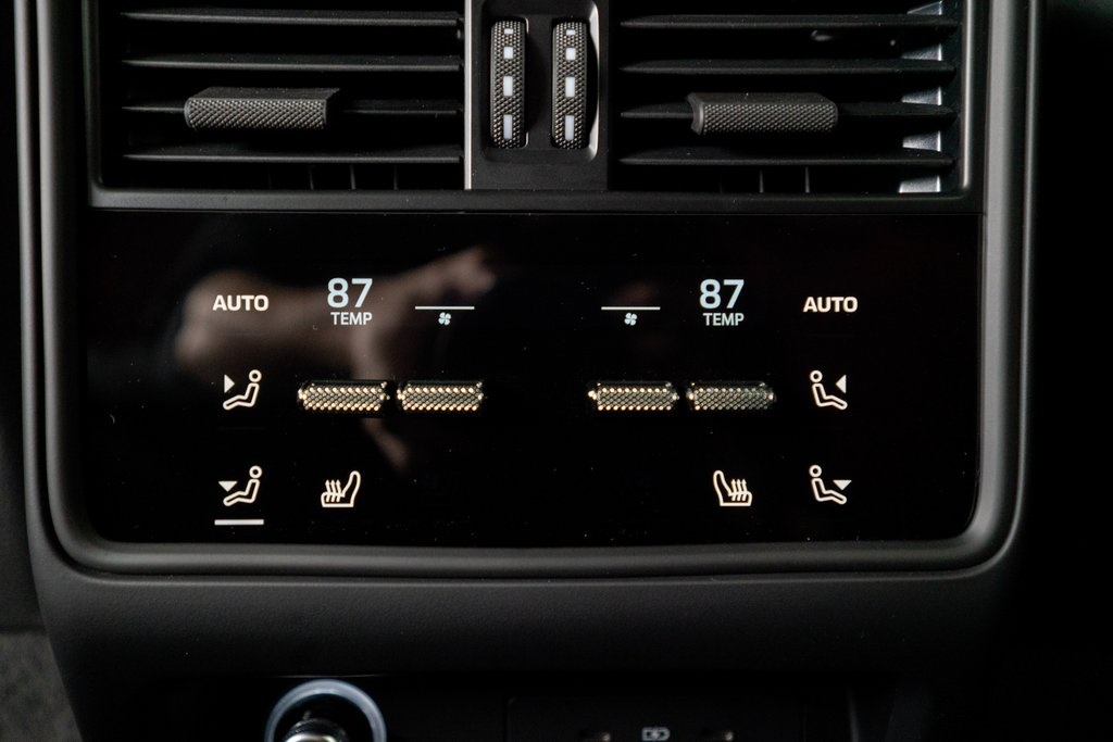 2025 Porsche Cayenne Coupe photo 35