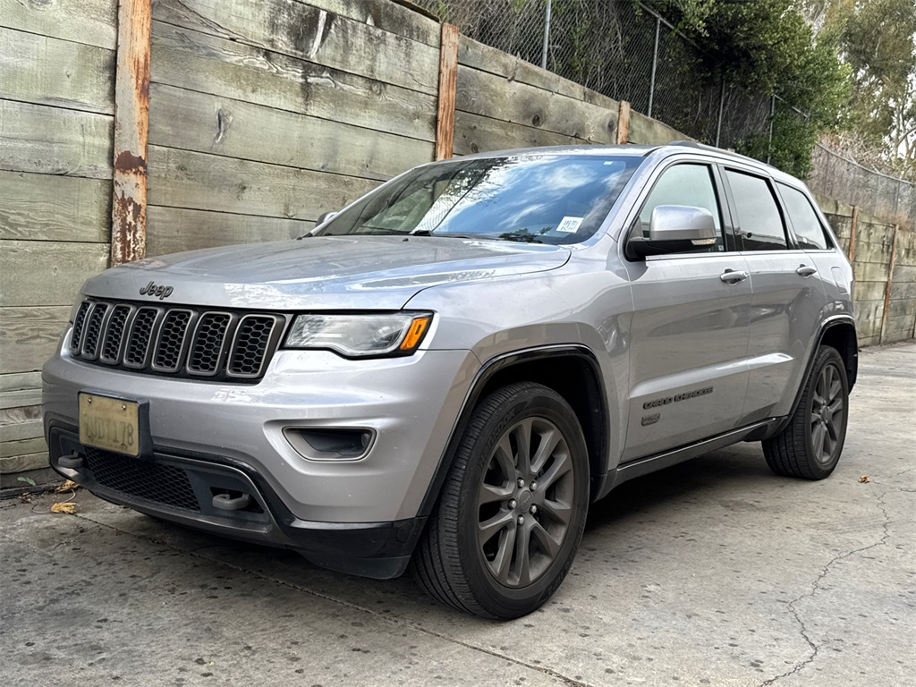 2016 Jeep Grand Cherokee Limited Anniversary Edition photo 2