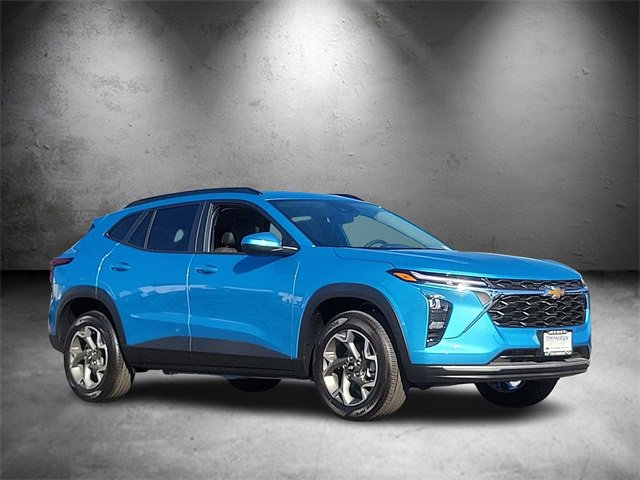 2025 Chevrolet Trax LT photo 3