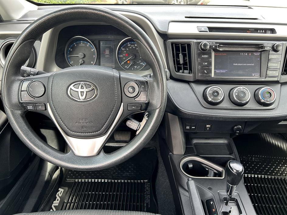 2018 Toyota RAV4 LE photo 17