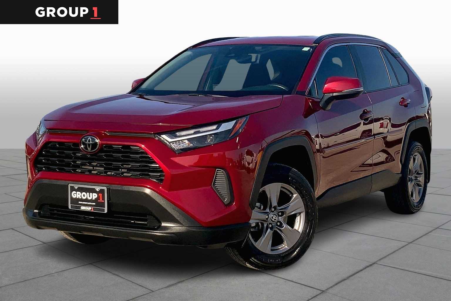 2024 Toyota RAV4 XLE's photo