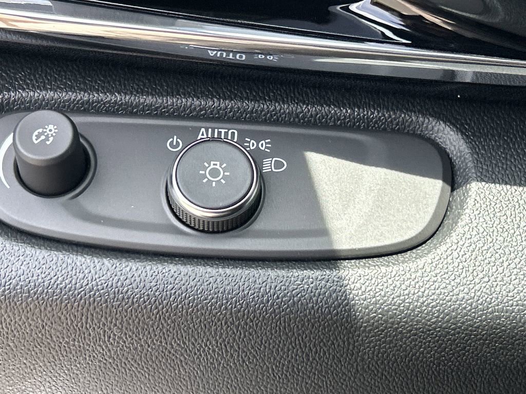 2025 Buick Envista ST photo 27