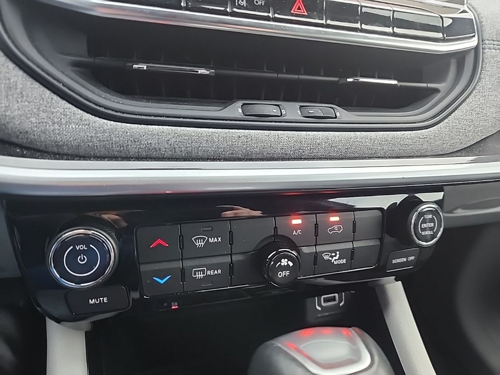 2024 Jeep Compass Latitude photo 16