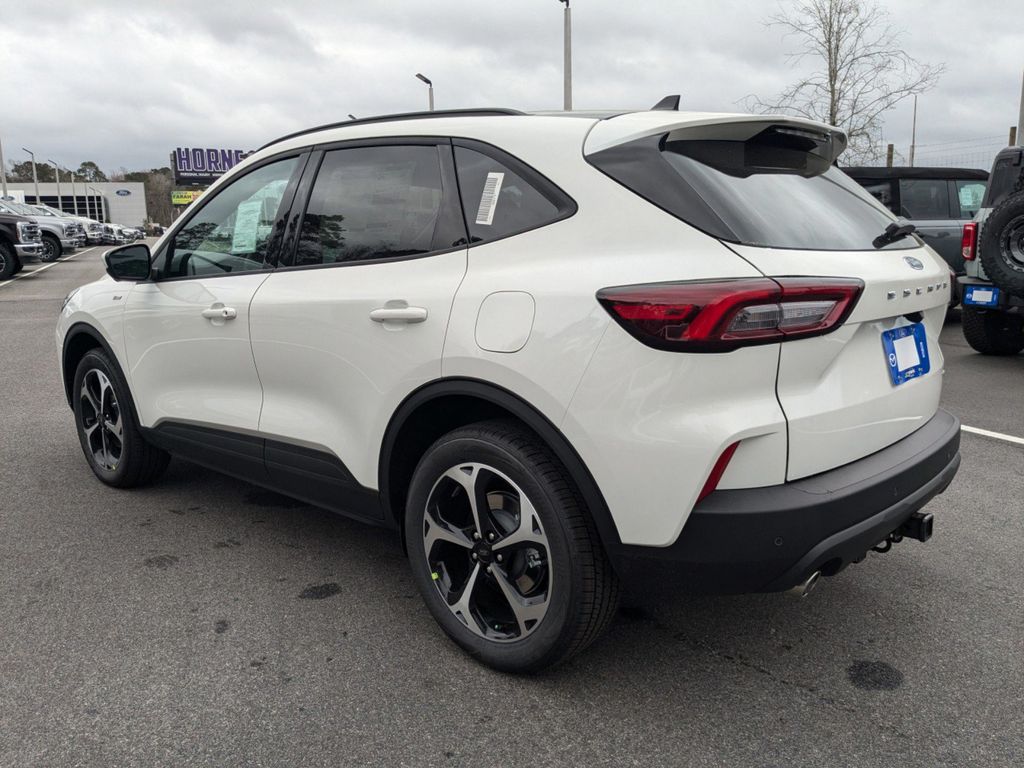 2025 Ford Escape Hybrid ST-Line Select photo 2