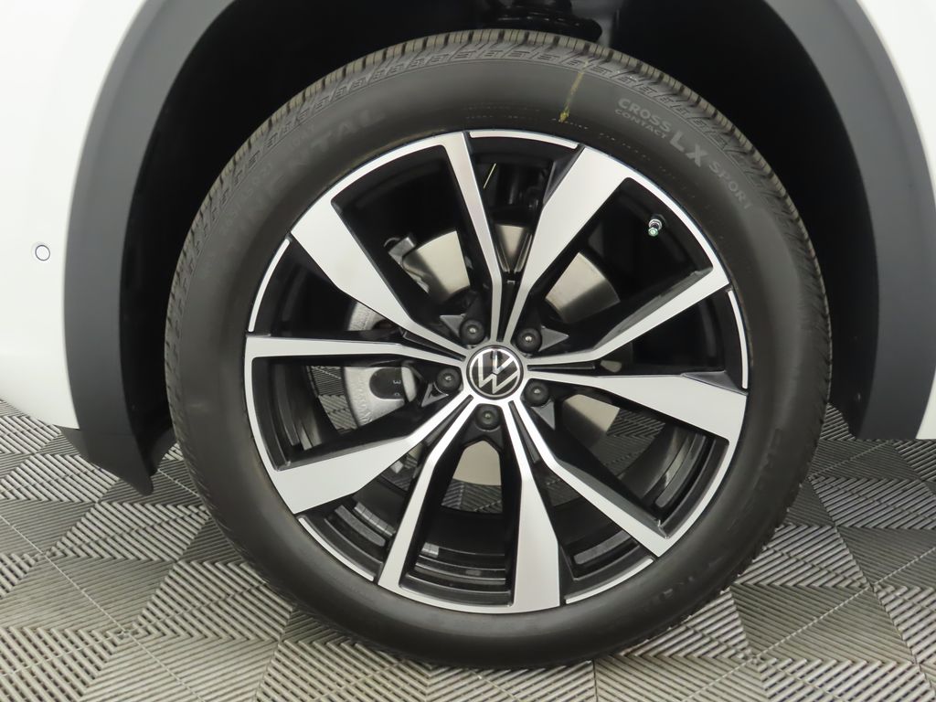 2025 Volkswagen Atlas SEL Premium R-Line photo 30