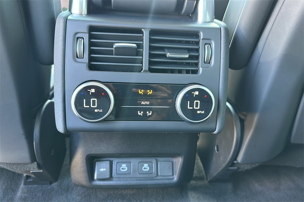 2025 Land Rover Discovery SE photo 24