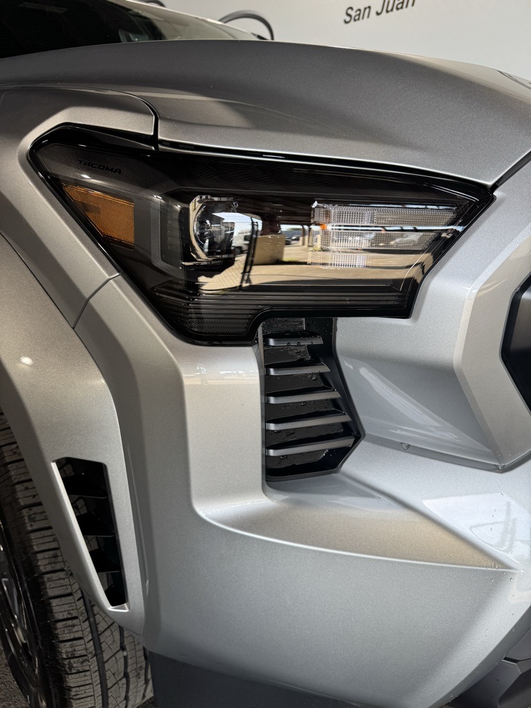2025 Toyota Tacoma photo 7