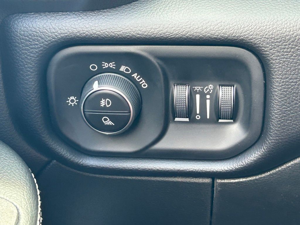 2025 Ram 3500 Laramie photo 32