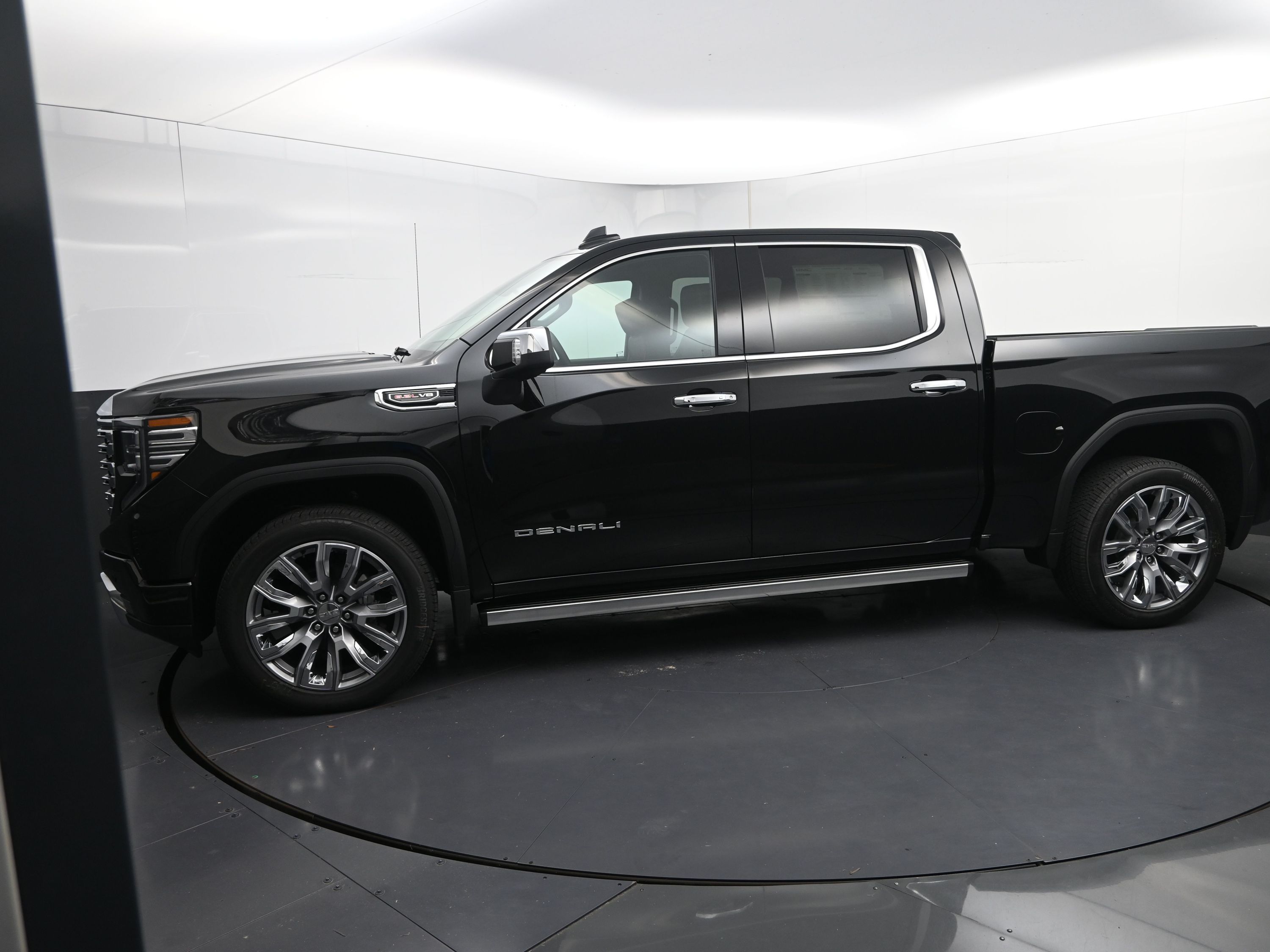 2026 Gmc Sierra Denali photo 4