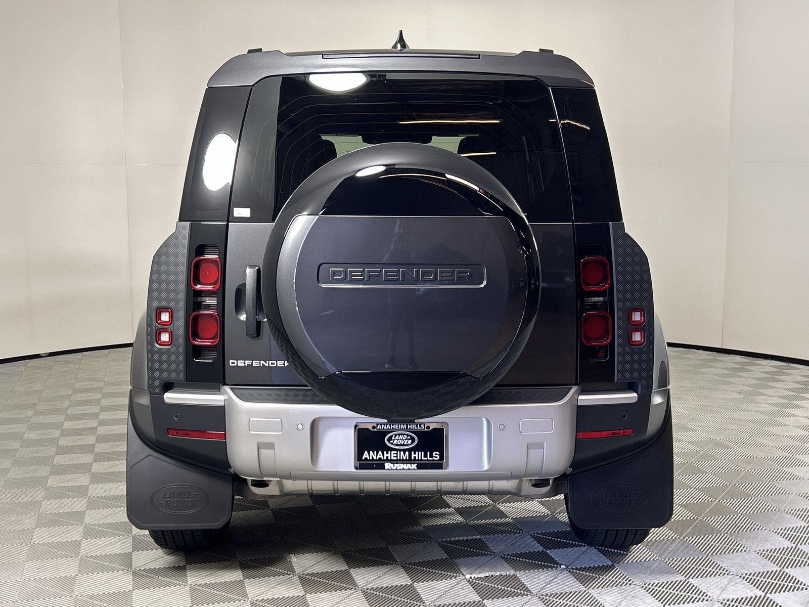 2025 Land Rover Defender 110 S photo 4