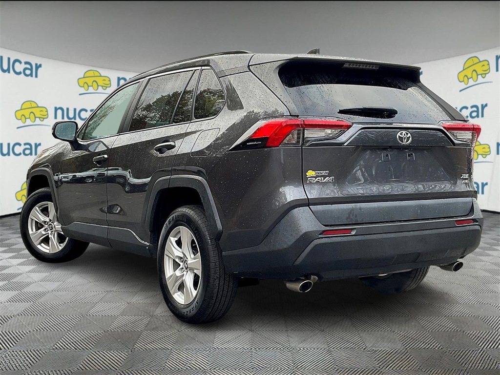 2021 Toyota RAV4 XLE photo 4