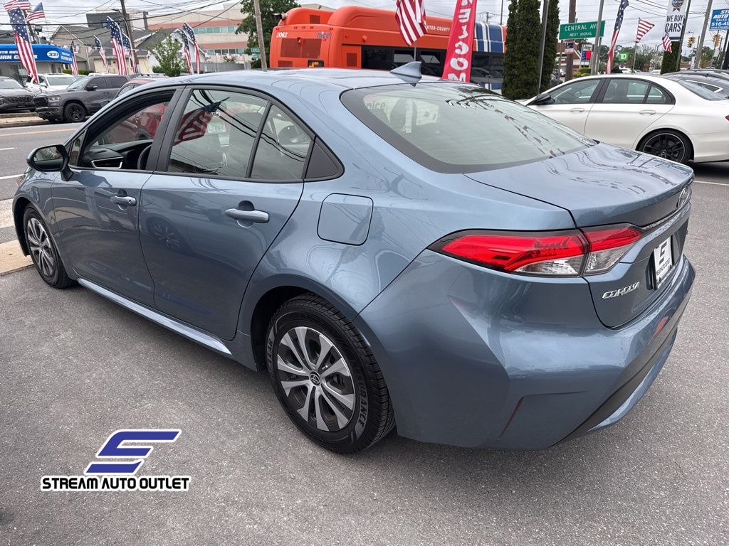 2022 Toyota Corolla Hybrid LE photo 4