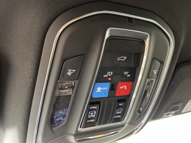 2023 Jeep Grand Cherokee Laredo Altitude photo 33
