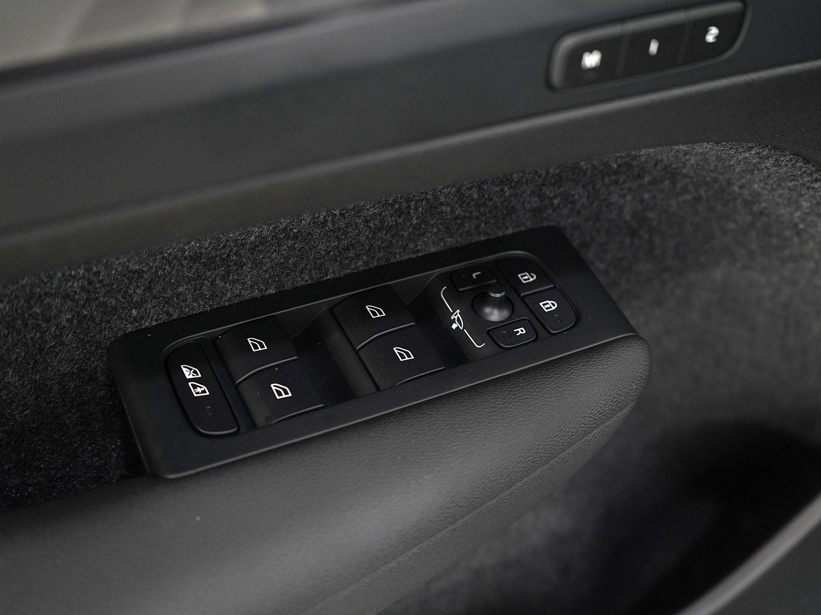 2023 Volvo XC40 Recharge Twin Plus photo 18
