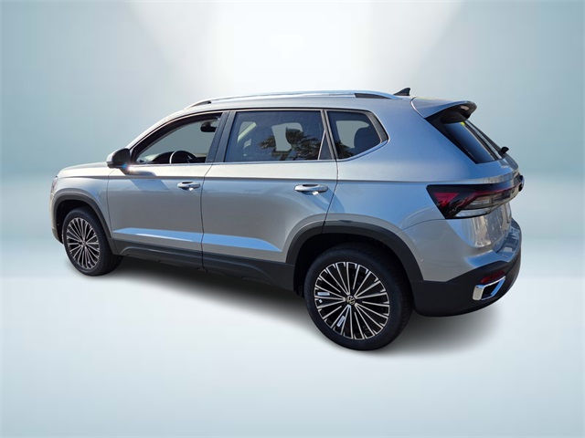 2025 Volkswagen Taos SE photo 3