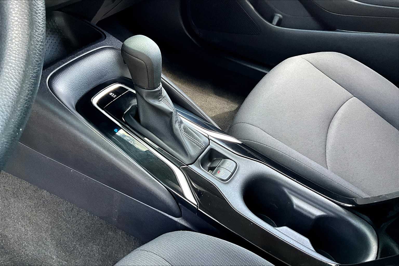 2022 Toyota Corolla LE photo 16