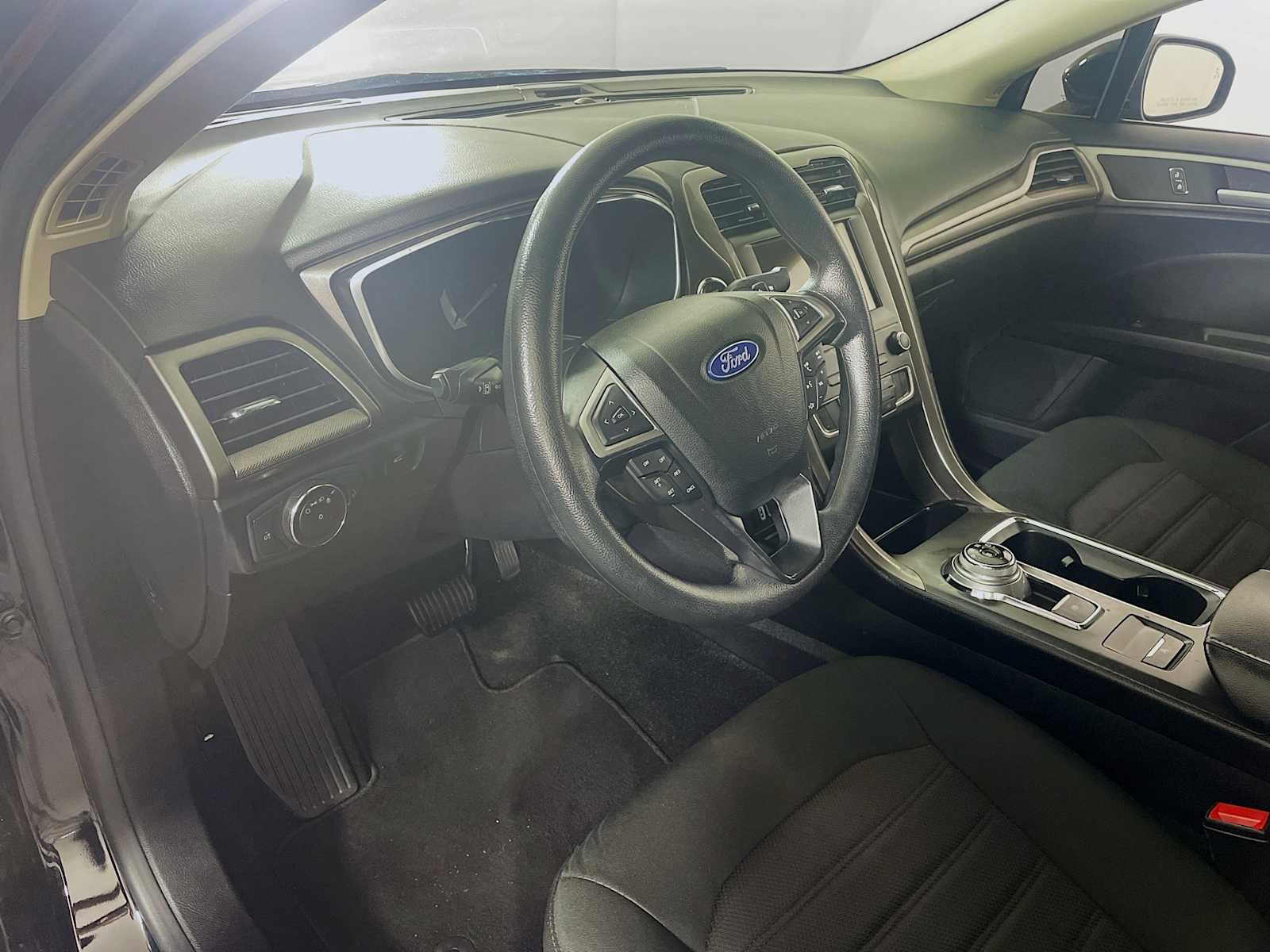 2019 Ford Fusion SE photo 6