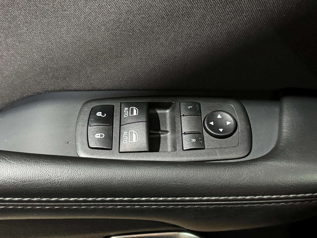 2022 Dodge Challenger SXT photo 15