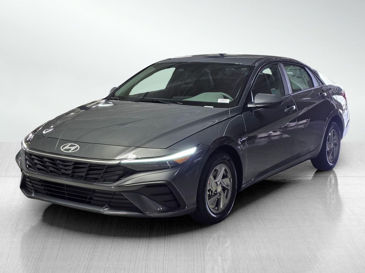 2026 Hyundai Elantra SE photo 3