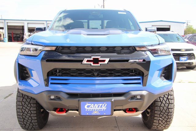 2025 Chevrolet Colorado ZR2 photo 2