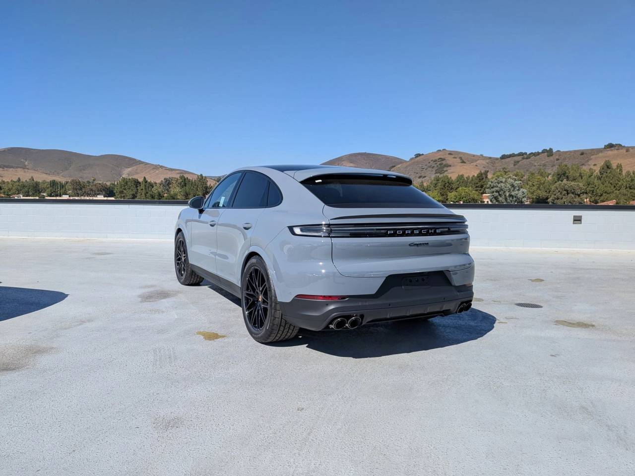 2025 Porsche Cayenne Coupe Base photo 3