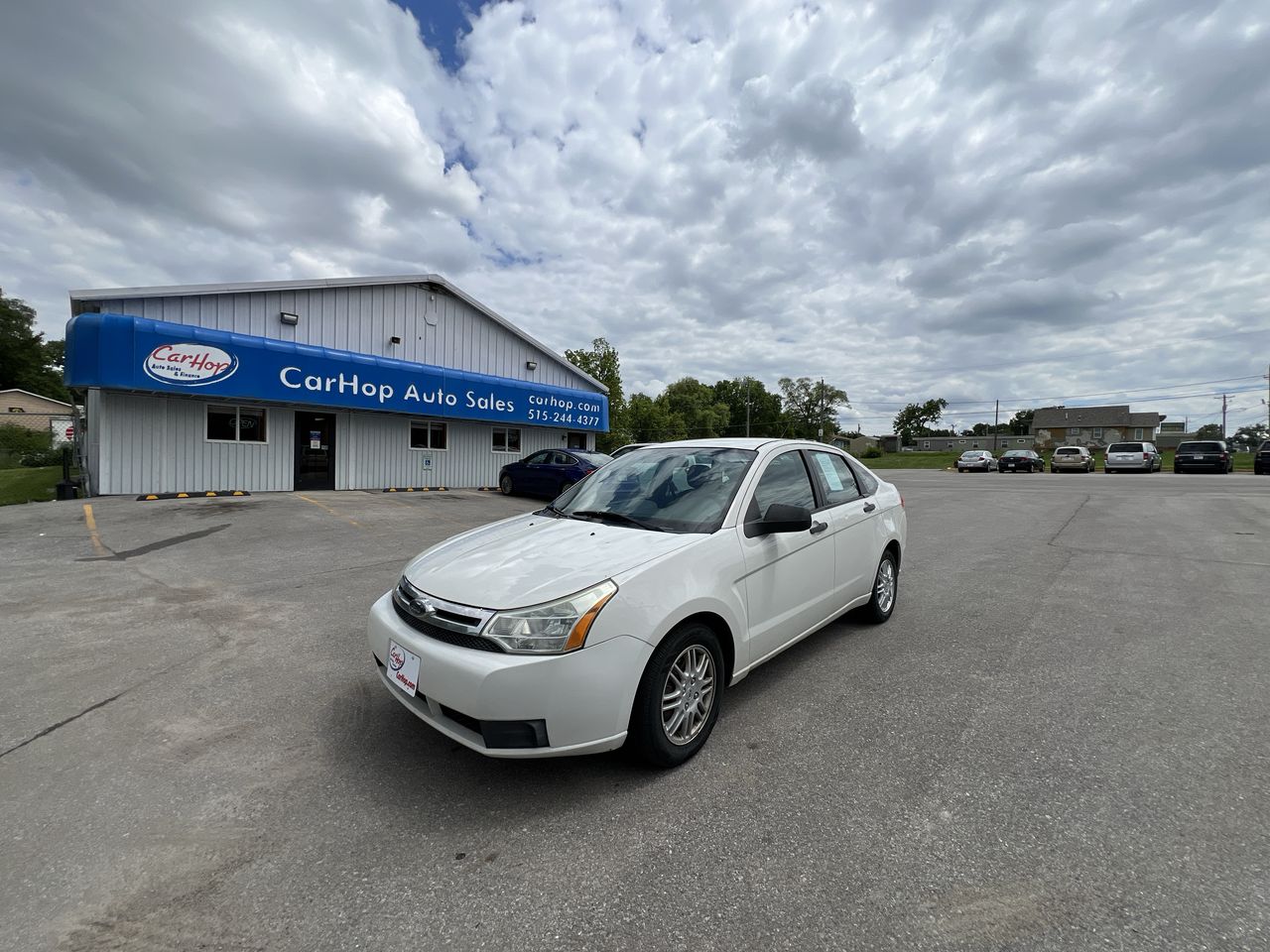 Used 2010 White Ford SE image 1