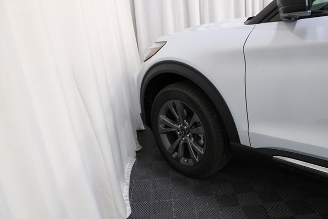 2025 Ford Explorer photo 6