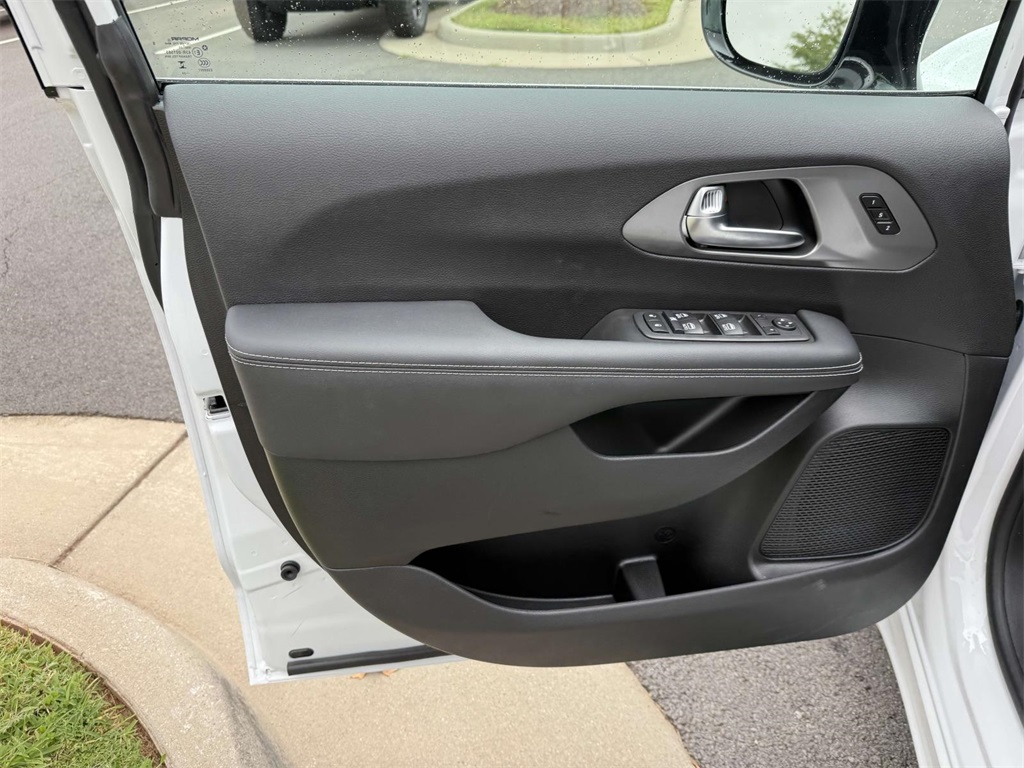 2025 Chrysler Pacifica photo 24