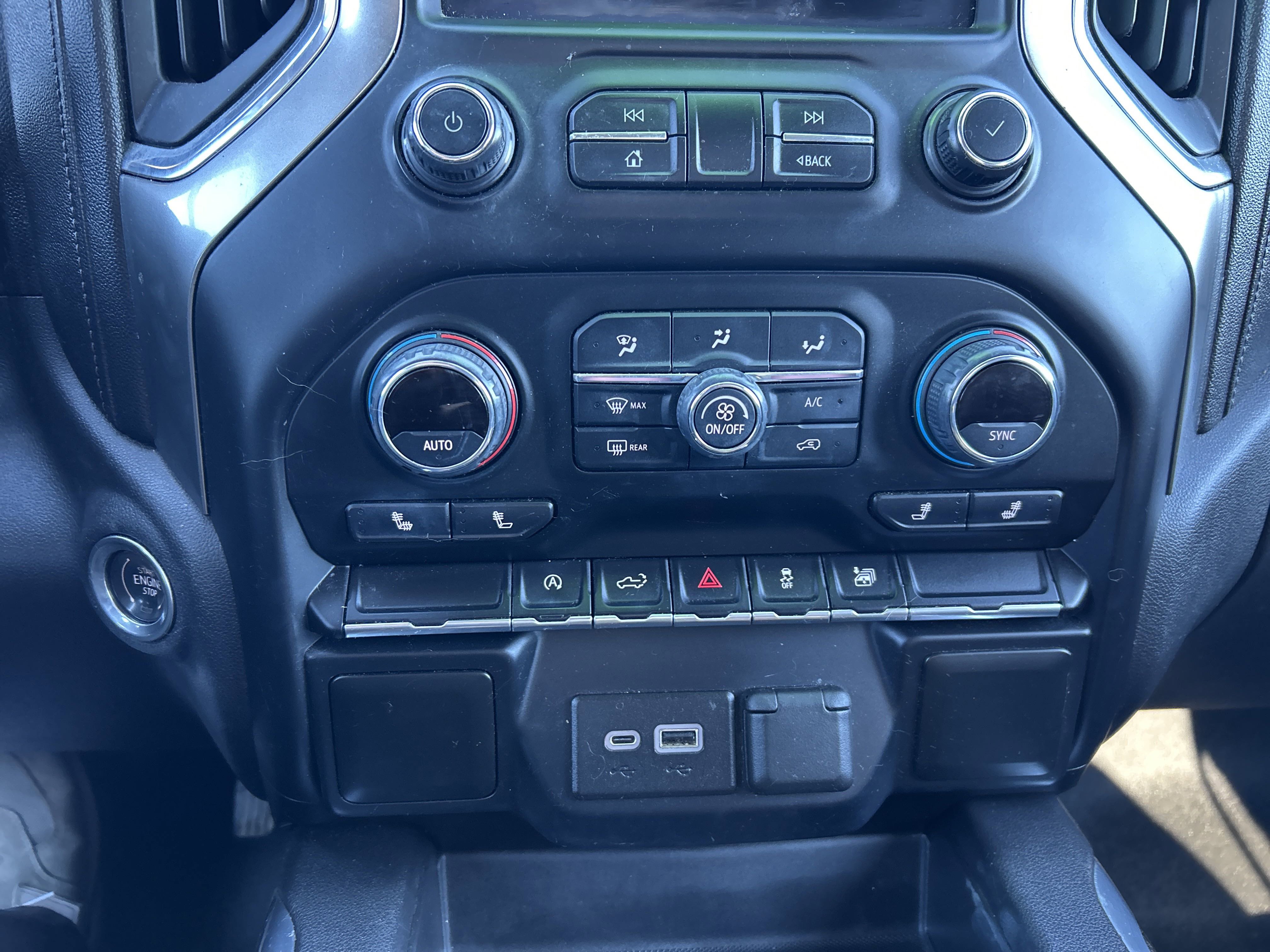 2020 Chevrolet Silverado 1500 RST photo 2