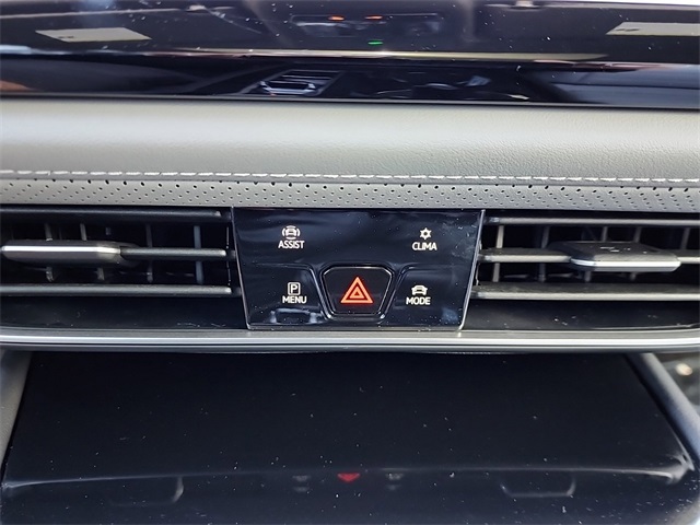 2025 Volkswagen Atlas Cross Sport SEL R-Line photo 18