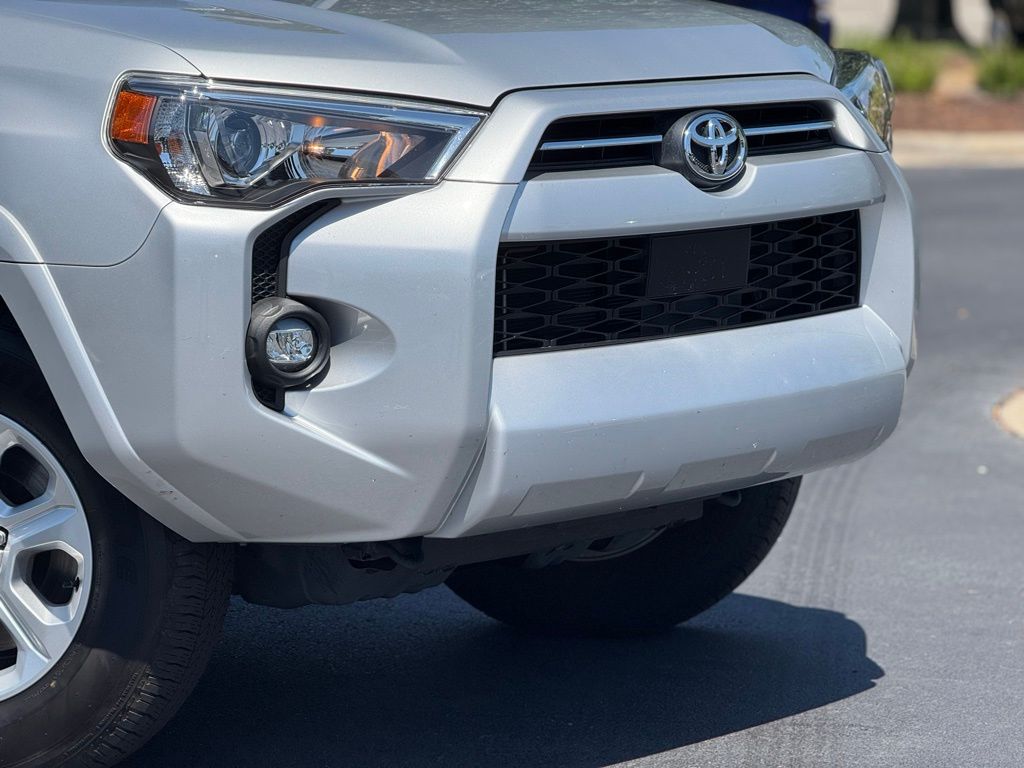 2024 Toyota 4Runner SR5 photo 4