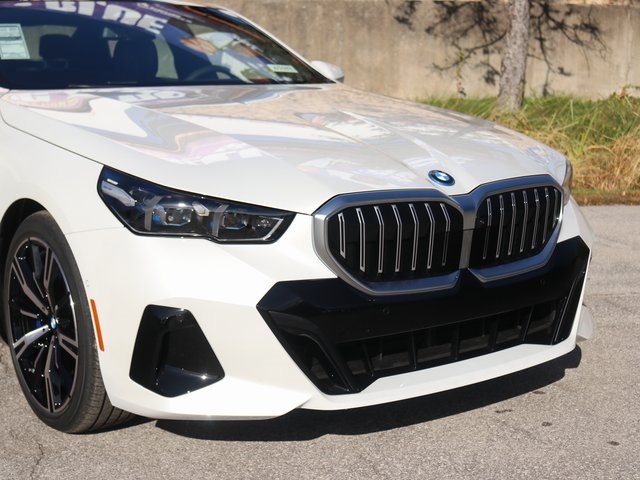 2026 Bmw 550e xDrive photo 3