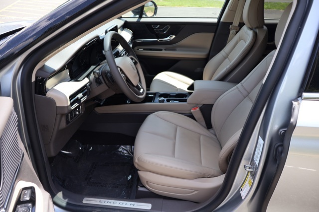 2022 Lincoln Corsair Standard photo 16