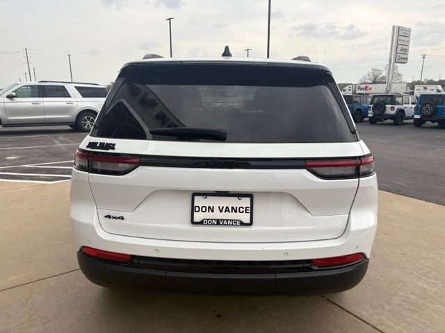 2024 Jeep Grand Cherokee Altitude photo 4