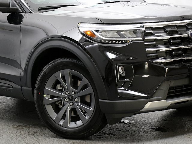 2026 Ford Explorer photo 3