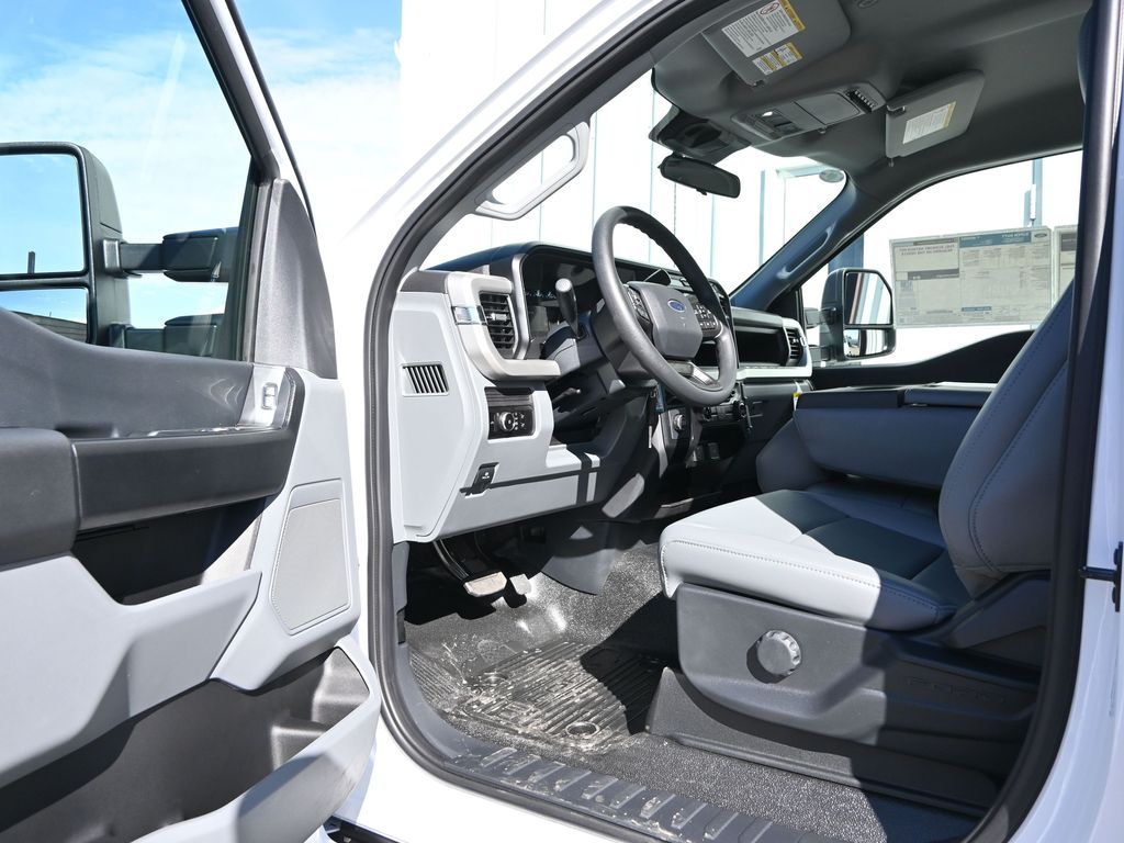 2025 Ford F-550 Chassis XL