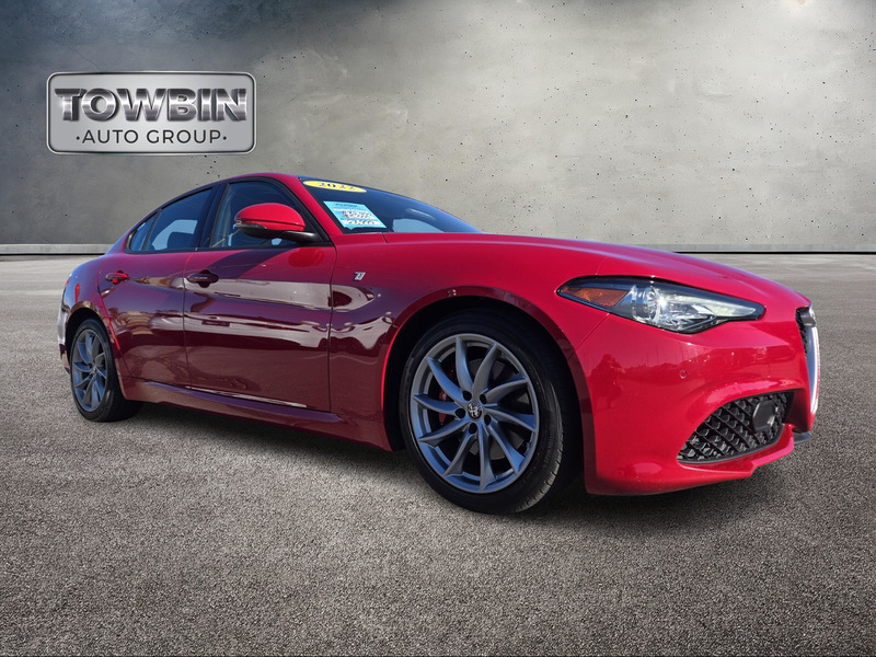 2022 Alfa Romeo Giulia Ti photo 2