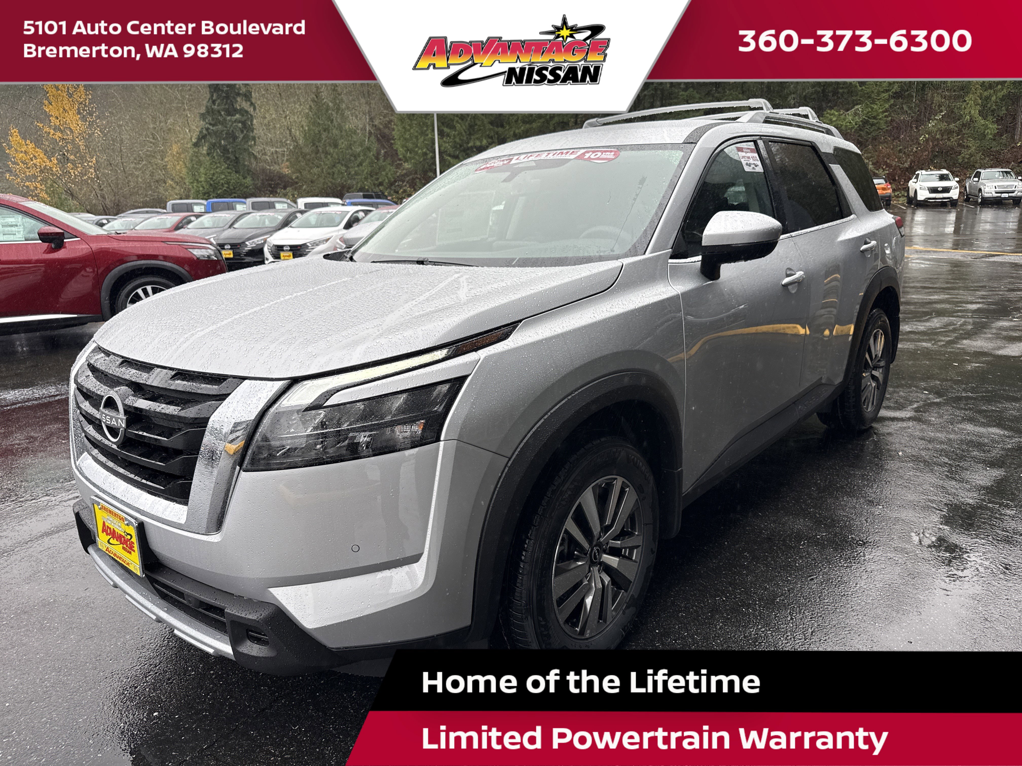 2025 Nissan Pathfinder SL's photo