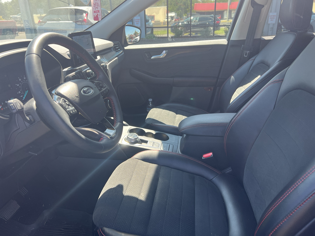 2022 Ford Escape SEL photo 9