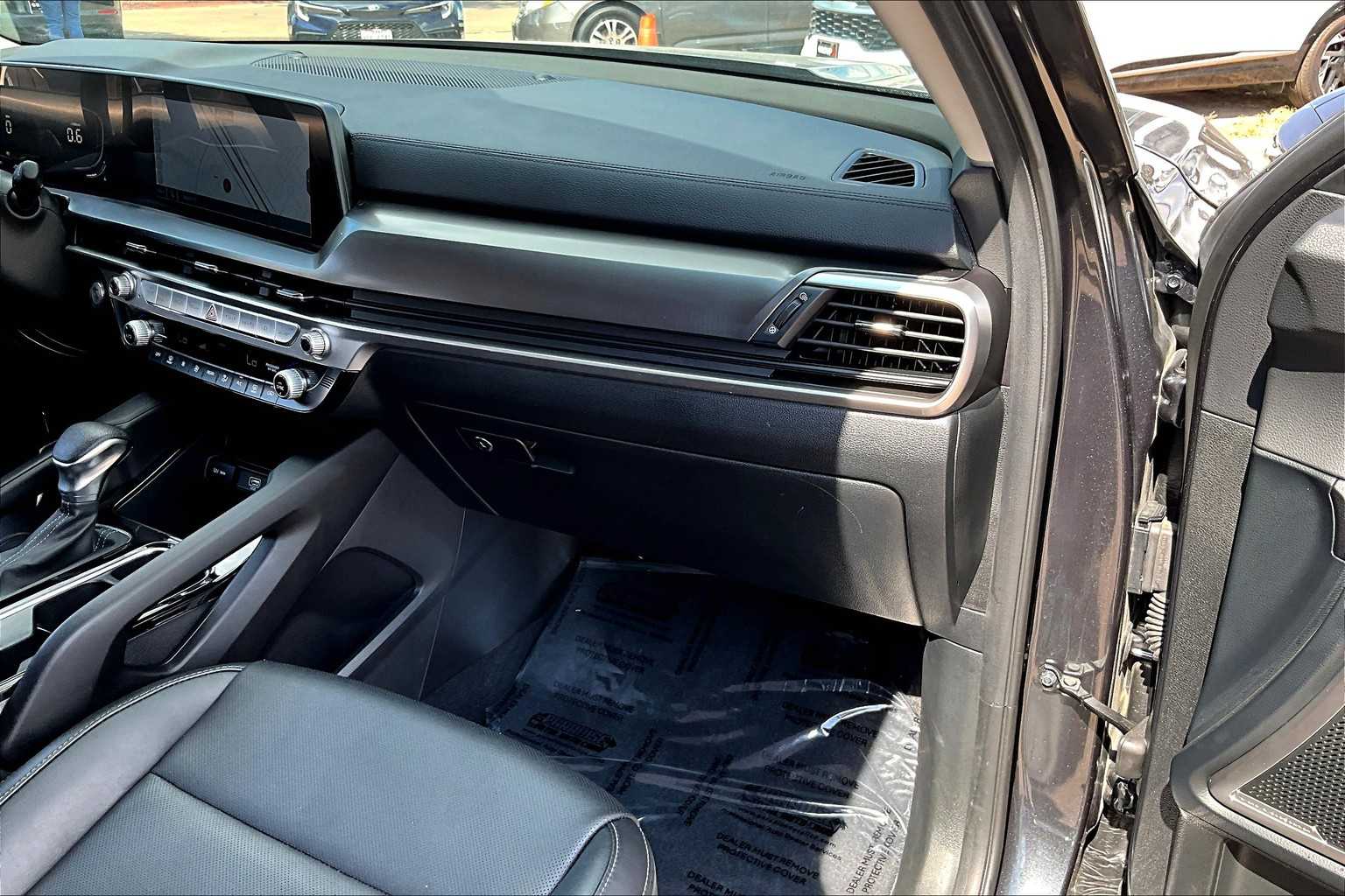 2024 Kia Telluride LX photo 16