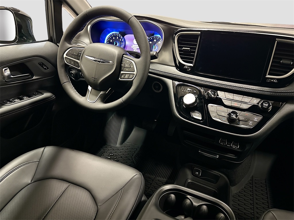 2025 Chrysler Pacifica photo 5